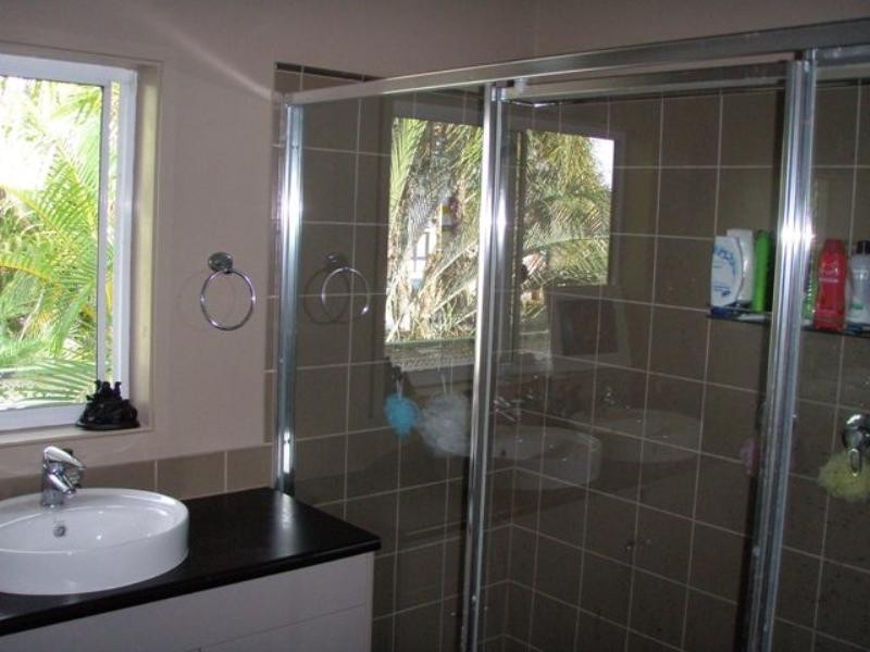 4 Hilltop Street, Labrador QLD 4215