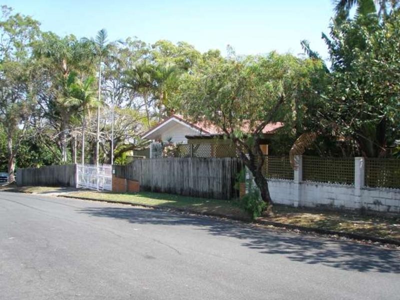 4 Hilltop Street, Labrador QLD 4215