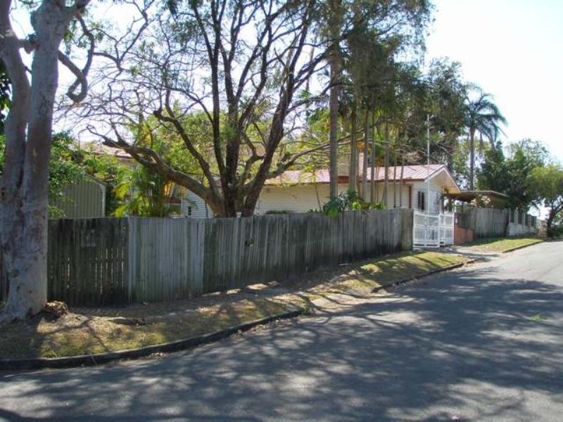 4 Hilltop Street, Labrador QLD 4215