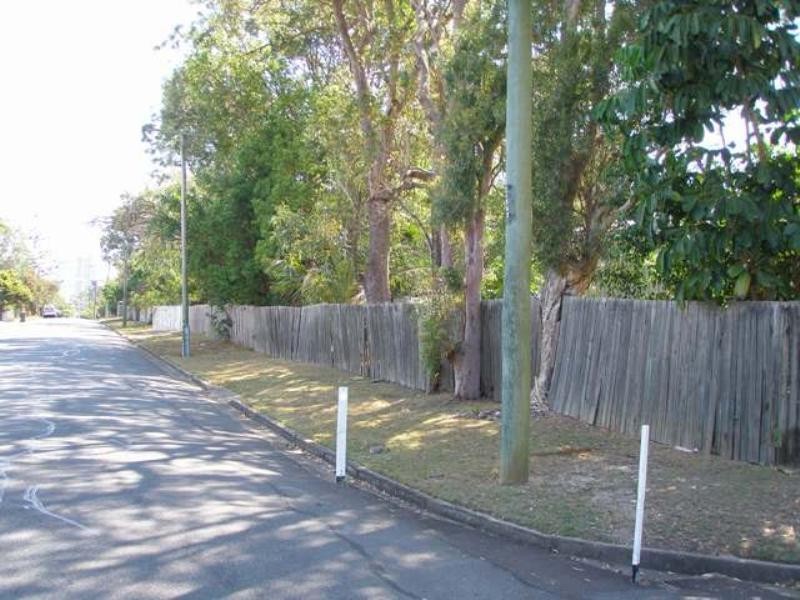 4 Hilltop Street, Labrador QLD 4215