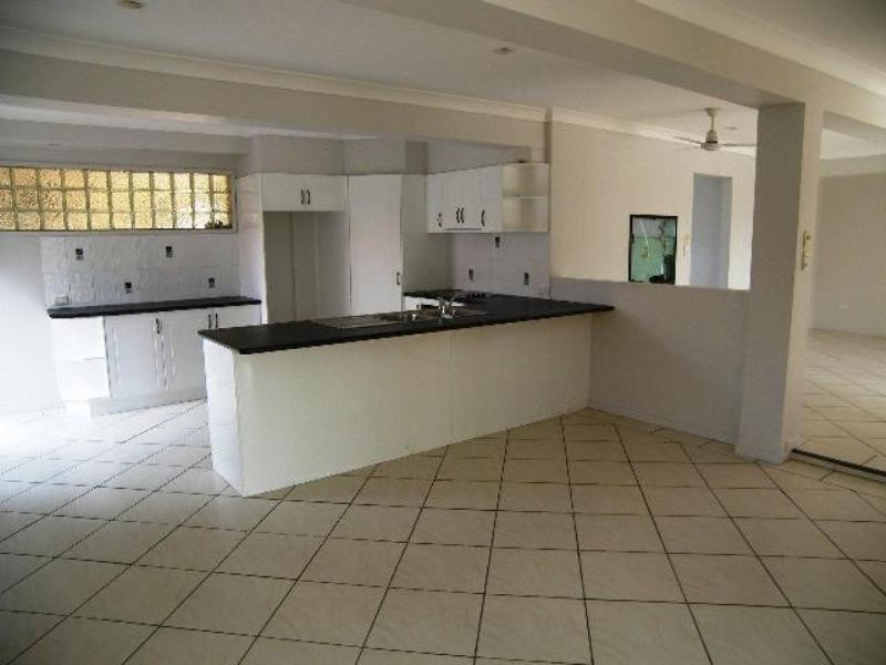 27 Park Avenue, Broadbeach Waters QLD 4218