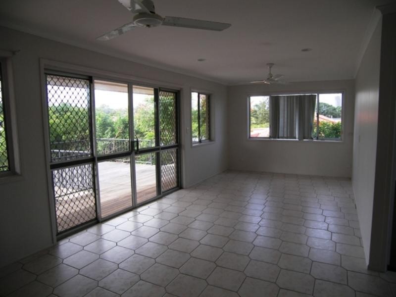 27 Park Avenue, Broadbeach Waters QLD 4218