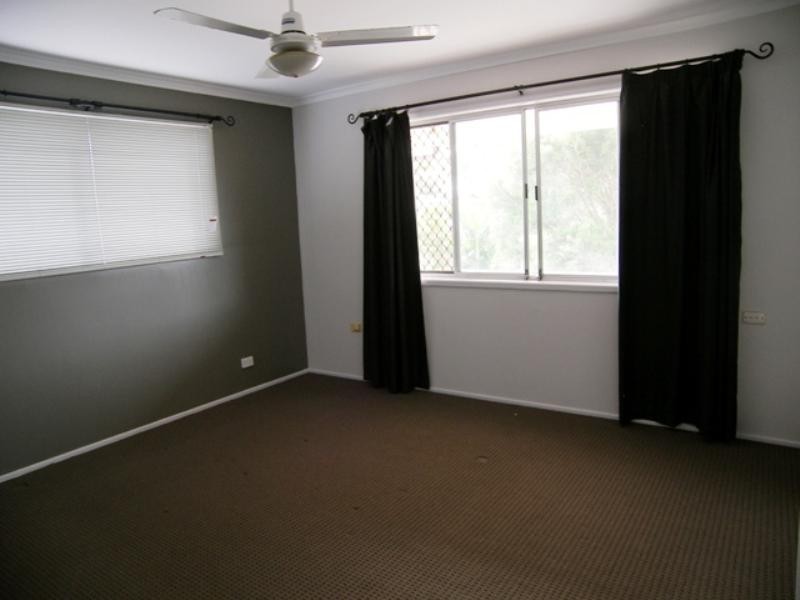 27 Park Avenue, Broadbeach Waters QLD 4218