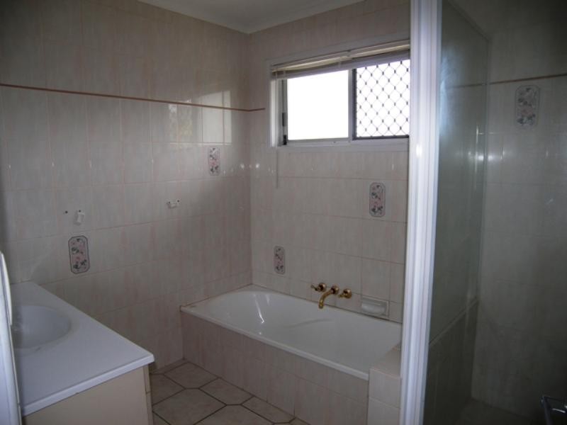 27 Park Avenue, Broadbeach Waters QLD 4218