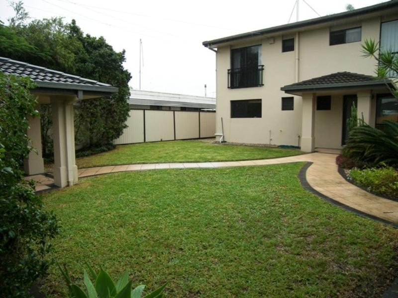 27 Park Avenue, Broadbeach Waters QLD 4218