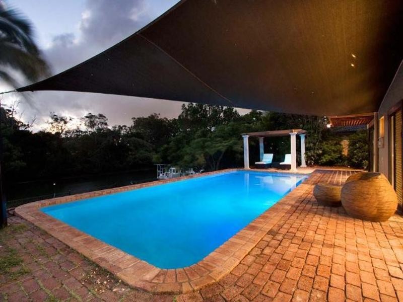 17 Monterey Court, Broadbeach Waters QLD 4218