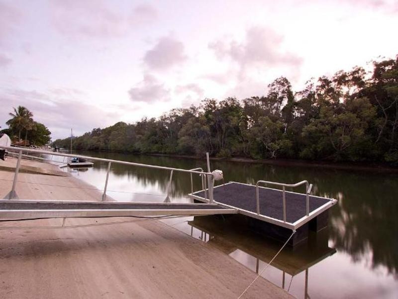 17 Monterey Court, Broadbeach Waters QLD 4218