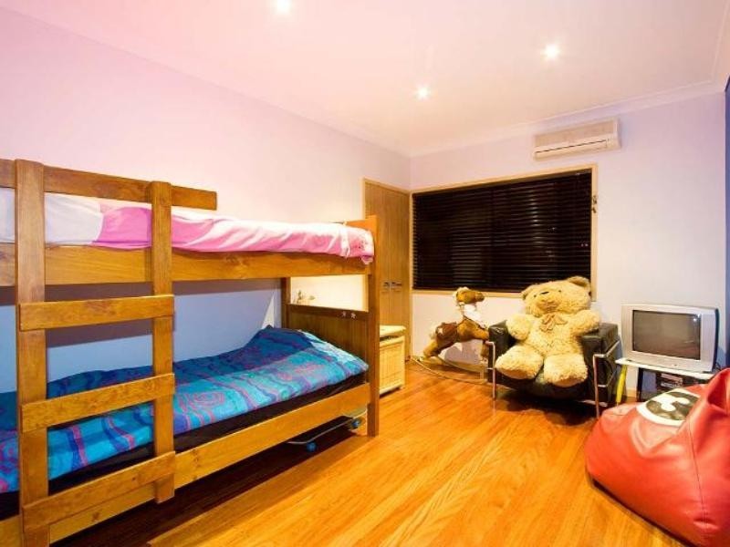 17 Monterey Court, Broadbeach Waters QLD 4218