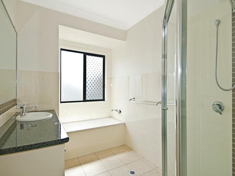 10 Pincally Crescent, Ormeau QLD 4208