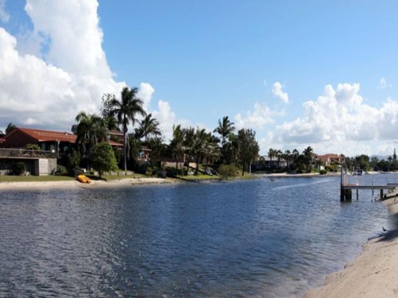 22 Kurrawa Avenue, Mermaid Waters QLD 4218