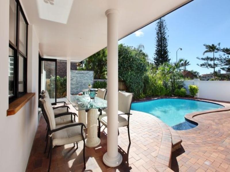 22 Kurrawa Avenue, Mermaid Waters QLD 4218