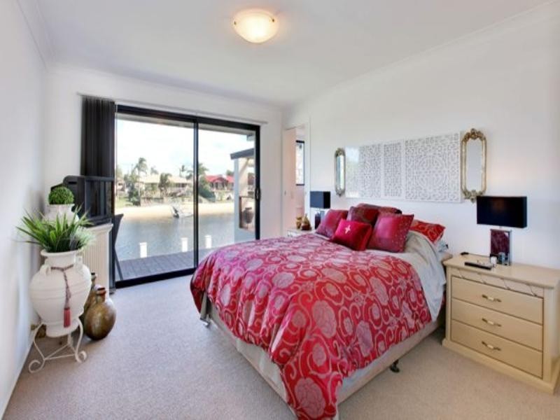 22 Kurrawa Avenue, Mermaid Waters QLD 4218