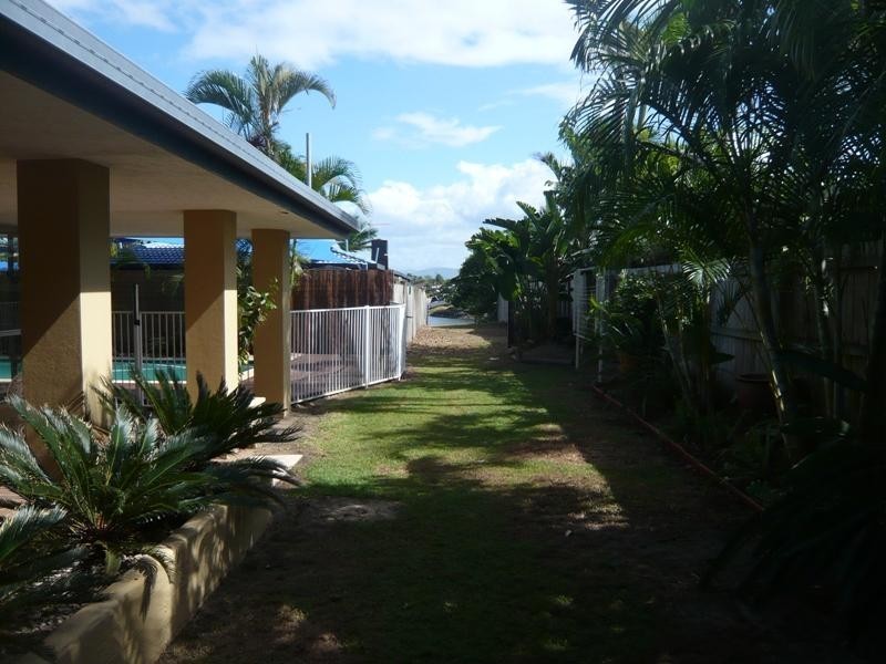 93 Allambi Avenue, Broadbeach Waters QLD 4218