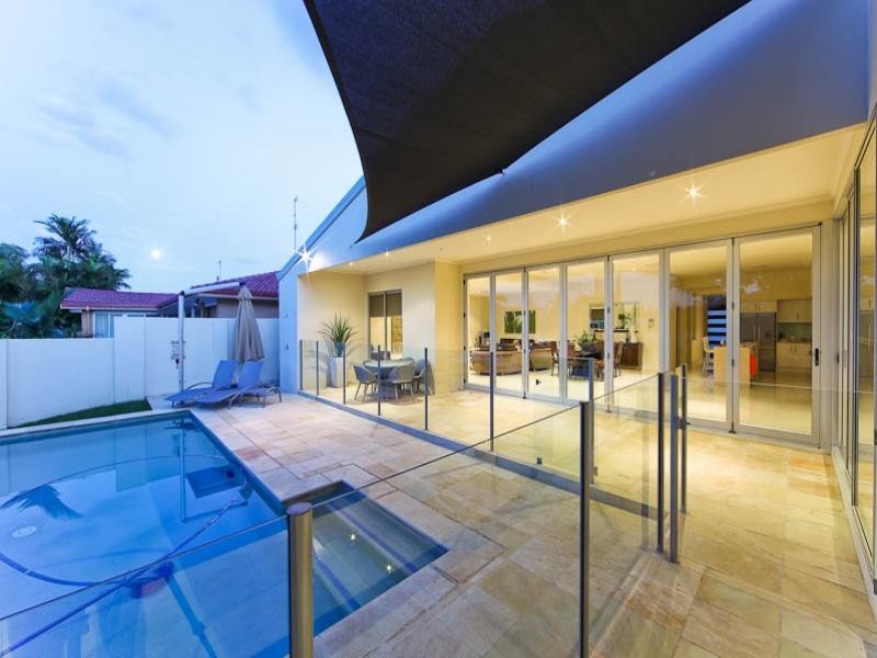 3 Meredith Drive, Broadbeach Waters QLD 4218