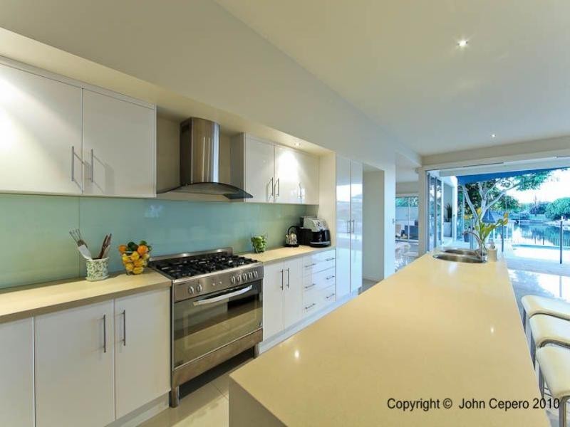 3 Meredith Drive, Broadbeach Waters QLD 4218