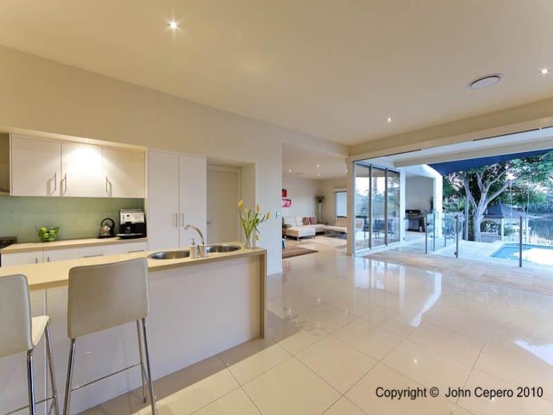 3 Meredith Drive, Broadbeach Waters QLD 4218