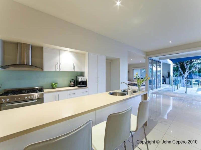 3 Meredith Drive, Broadbeach Waters QLD 4218