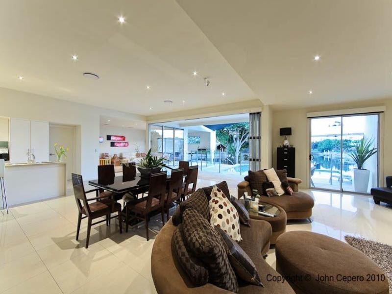 3 Meredith Drive, Broadbeach Waters QLD 4218