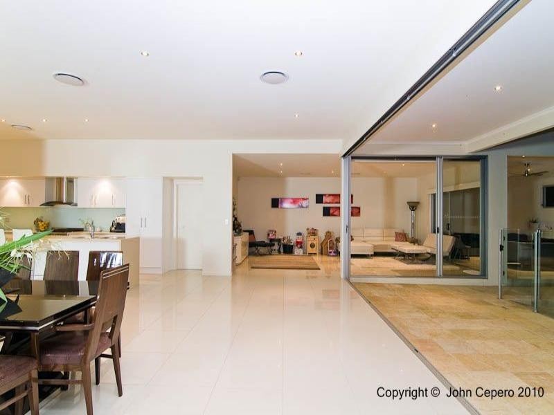 3 Meredith Drive, Broadbeach Waters QLD 4218