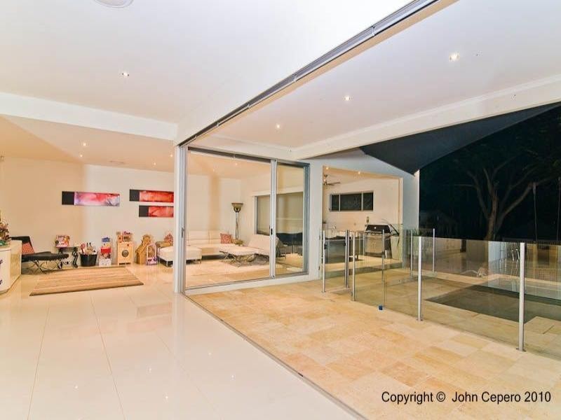 3 Meredith Drive, Broadbeach Waters QLD 4218