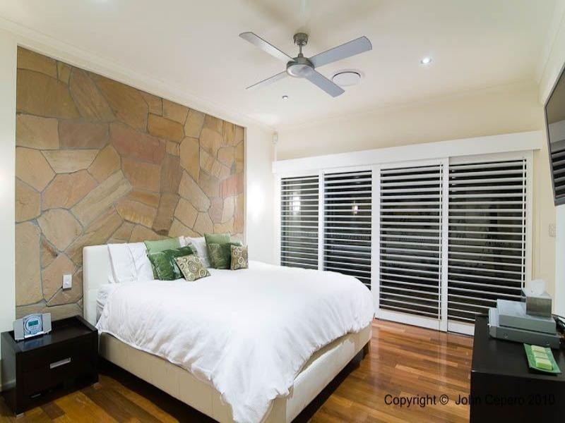 3 Meredith Drive, Broadbeach Waters QLD 4218