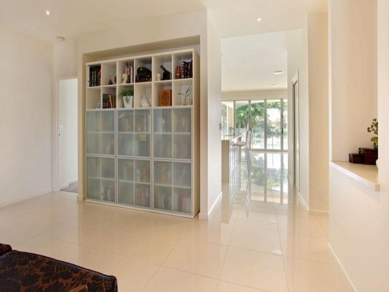 3 Meredith Drive, Broadbeach Waters QLD 4218