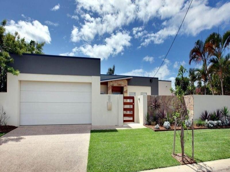 3 Meredith Drive, Broadbeach Waters QLD 4218