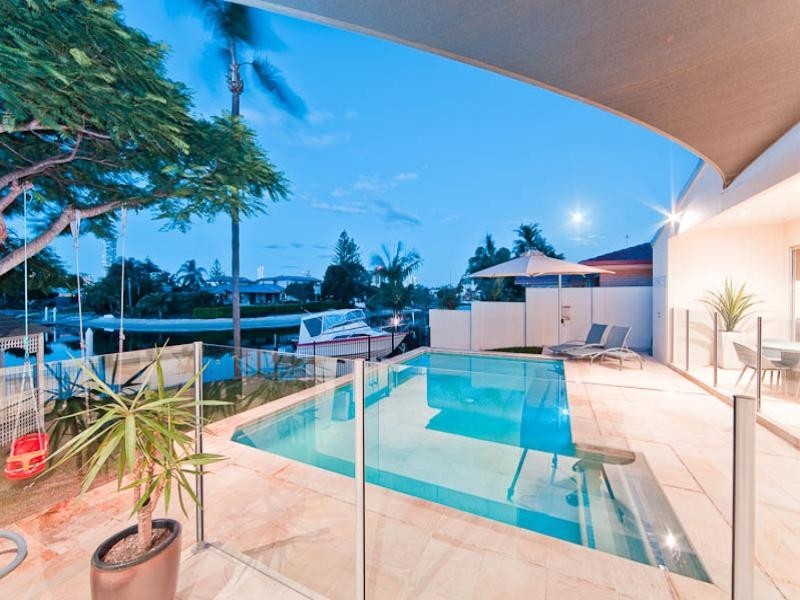 3 Meredith Drive, Broadbeach Waters QLD 4218