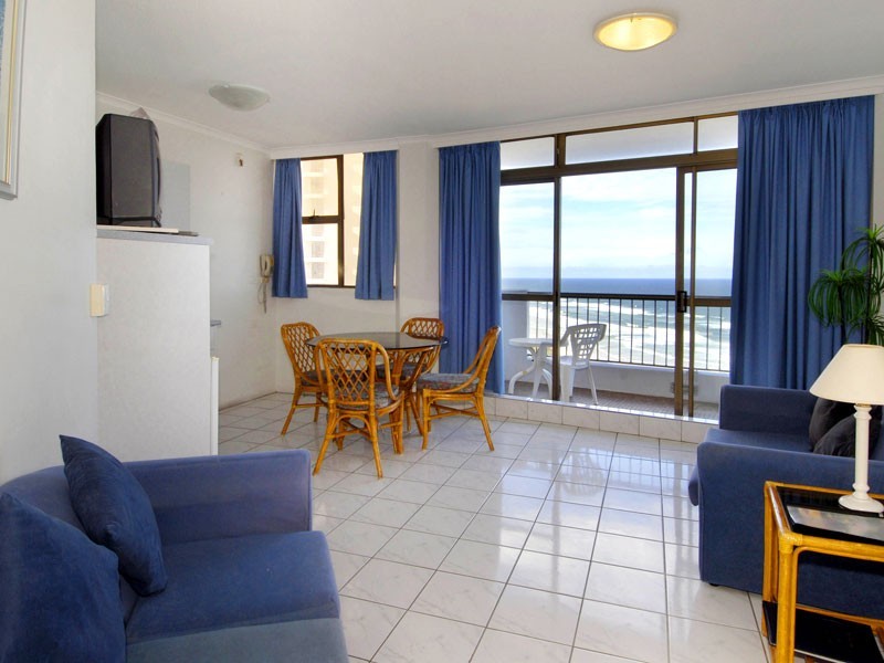 Apt 1706 ‘Surfers International’, 9 Trickett Street, Surfers Paradise QLD 4217