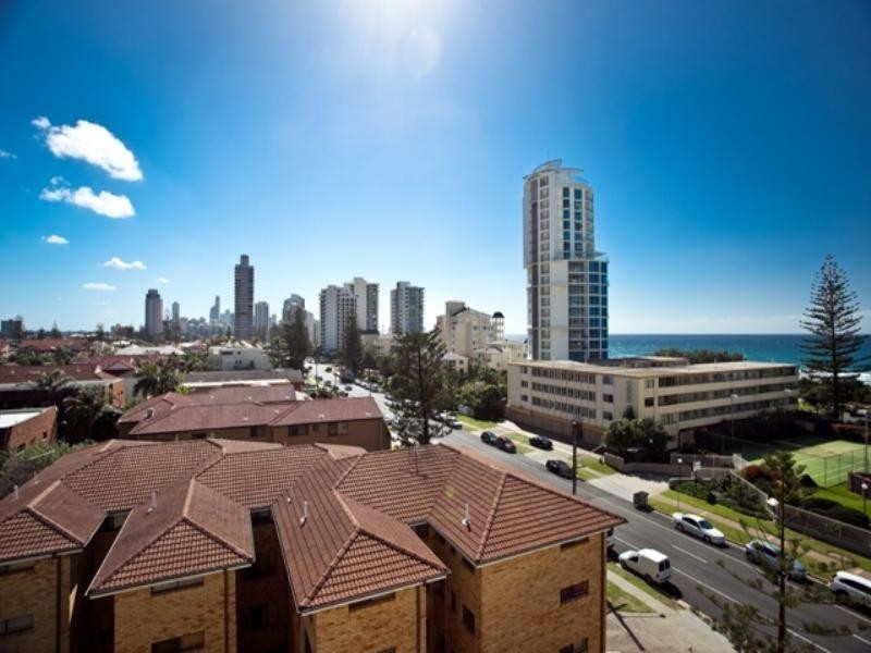 22 ‘Queensleigh’, 5 Queensland Avenue, Broadbeach QLD 4218