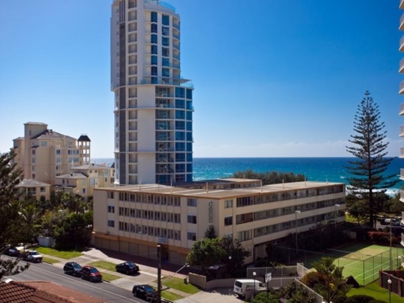 22 ‘Queensleigh’, 5 Queensland Avenue, Broadbeach QLD 4218