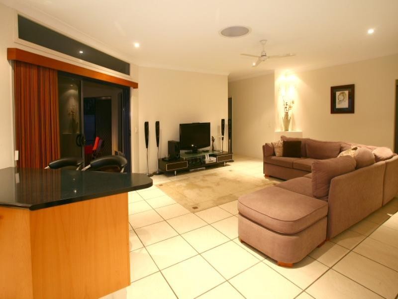 2 Riverlilly Street, Reedy Creek QLD 4227