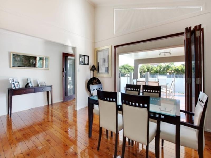 31 Albicore Street, Mermaid Waters QLD 4218