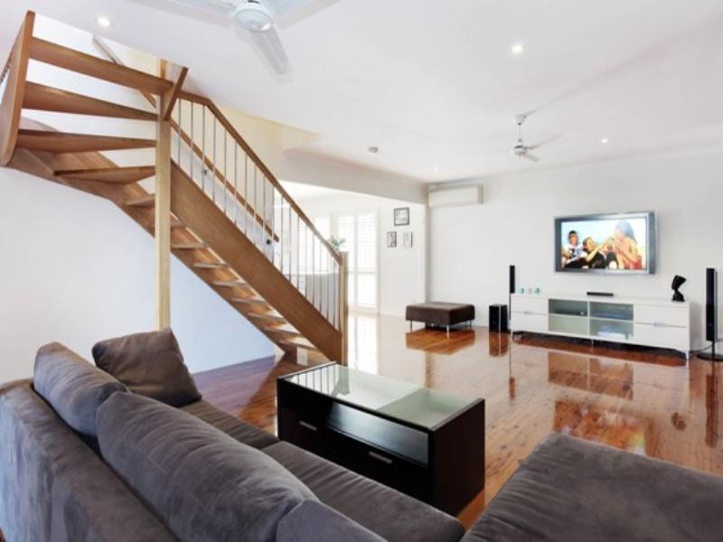 31 Albicore Street, Mermaid Waters QLD 4218