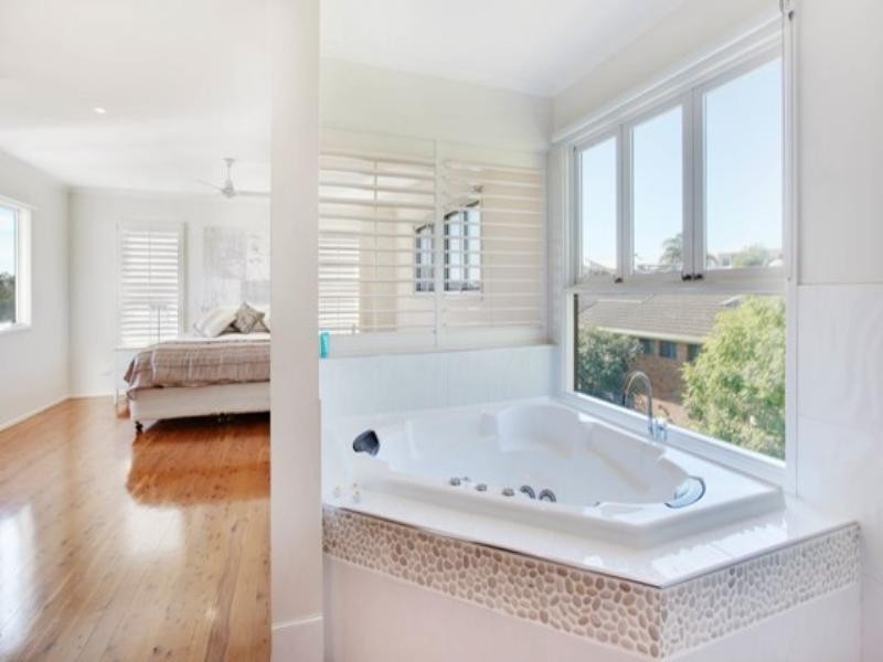 31 Albicore Street, Mermaid Waters QLD 4218