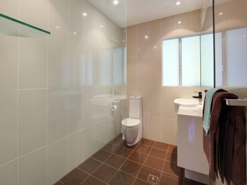 31 Albicore Street, Mermaid Waters QLD 4218