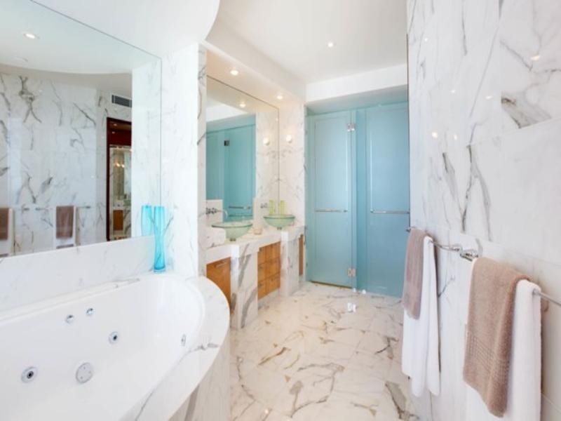 13 ‘Platinum on the Beach’, 1 Markwell Avenue, Surfers Paradise QLD 4217