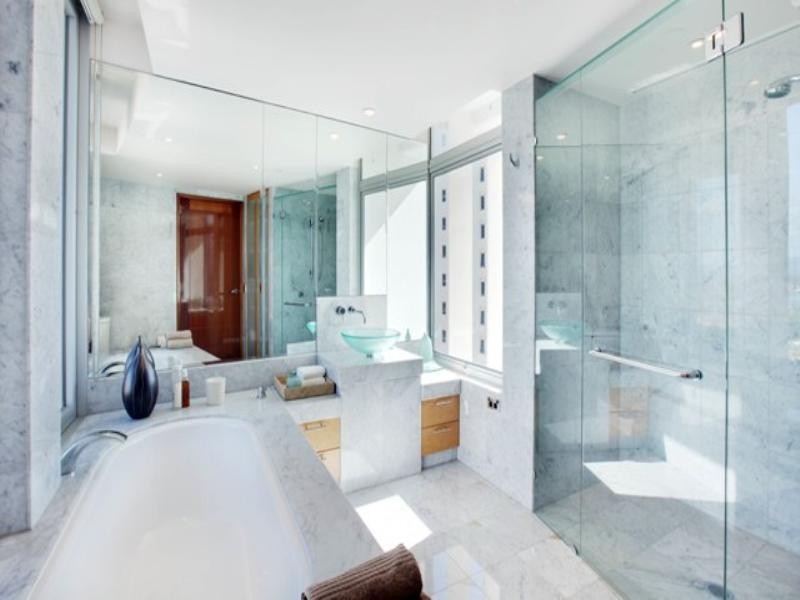 13 ‘Platinum on the Beach’, 1 Markwell Avenue, Surfers Paradise QLD 4217