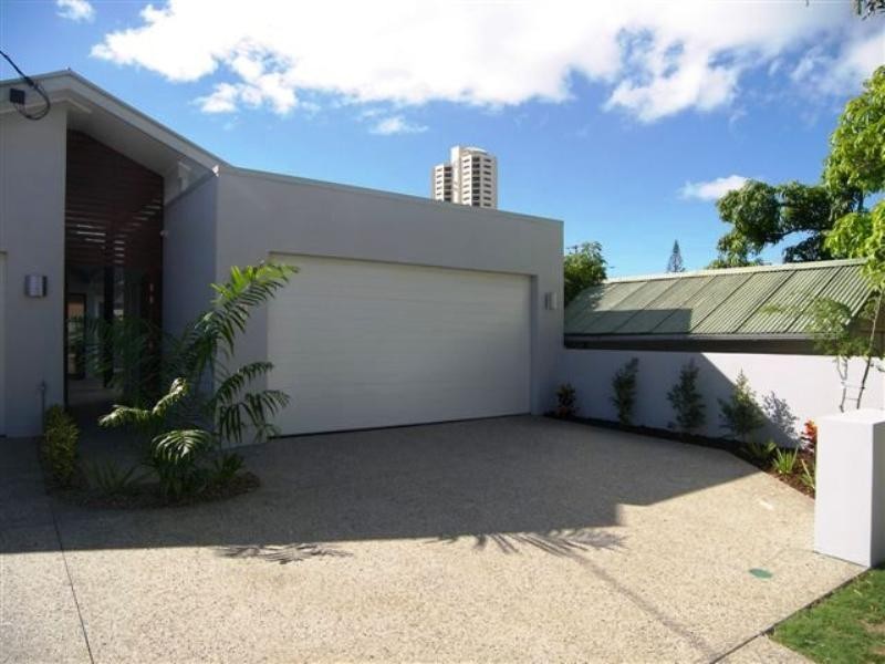 2/3 Banksia Broadway, Burleigh Heads QLD 4220