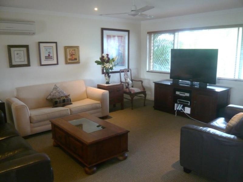 16 Gretel Drive, Mermaid Waters QLD 4218