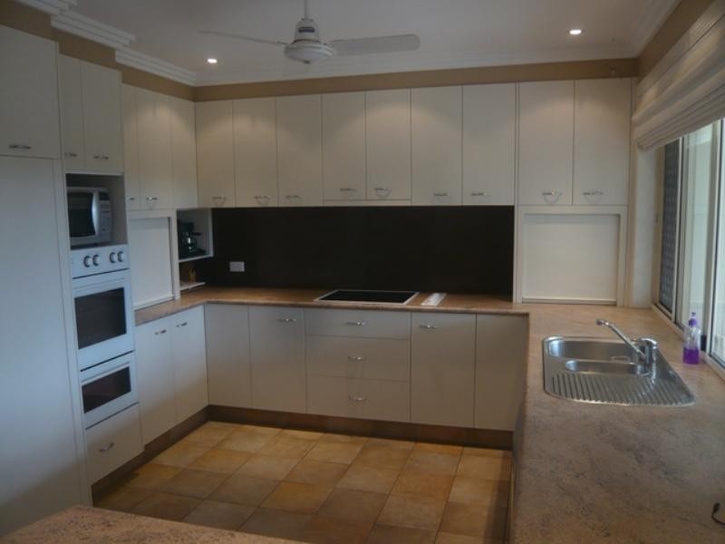 16 Gretel Drive, Mermaid Waters QLD 4218