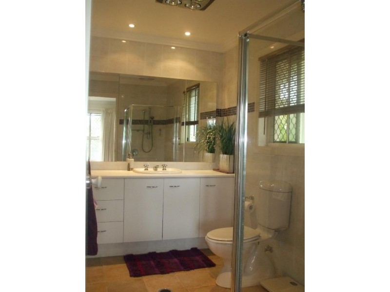 16 Gretel Drive, Mermaid Waters QLD 4218