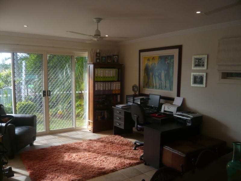 16 Gretel Drive, Mermaid Waters QLD 4218