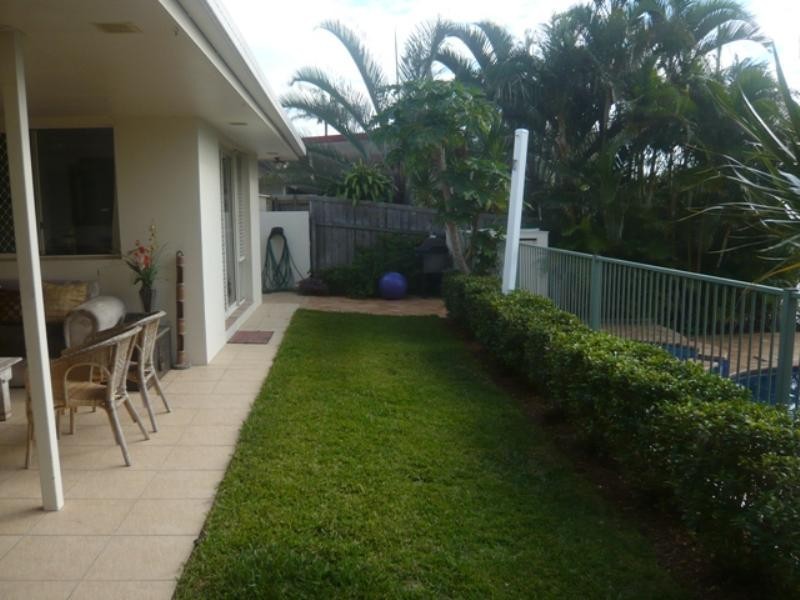 16 Gretel Drive, Mermaid Waters QLD 4218