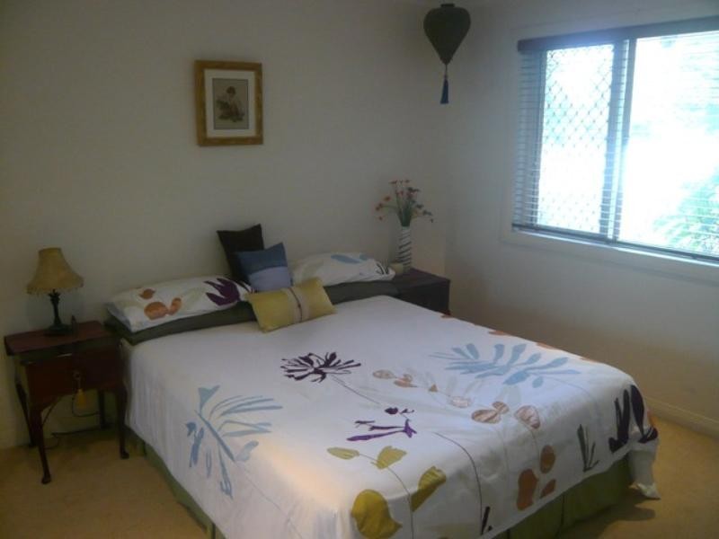 16 Gretel Drive, Mermaid Waters QLD 4218