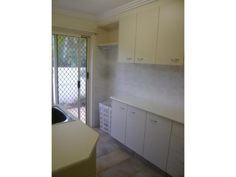 16 Gretel Drive, Mermaid Waters QLD 4218