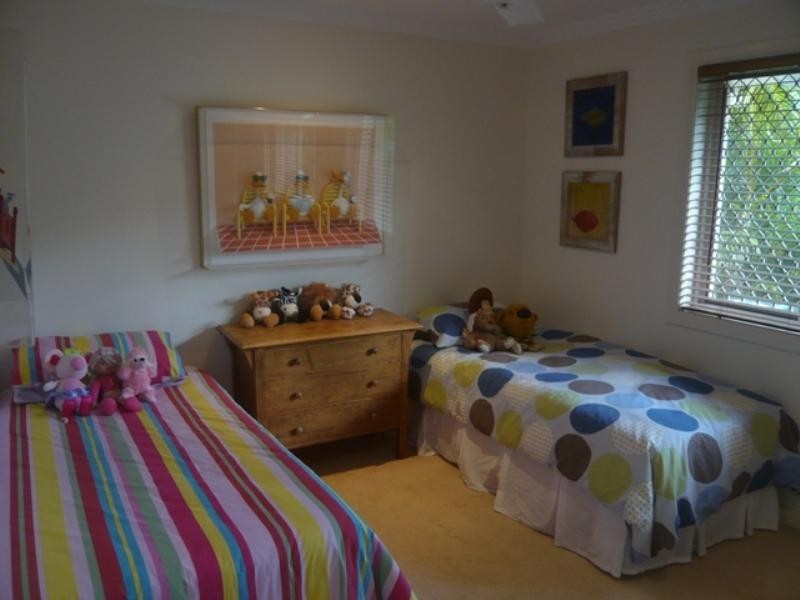 16 Gretel Drive, Mermaid Waters QLD 4218