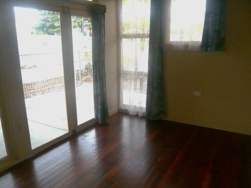 39 Paradise Avenue, Miami QLD 4220