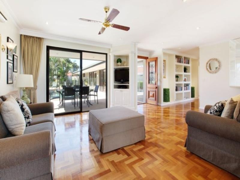 28 Welby Street, Broadbeach Waters QLD 4218