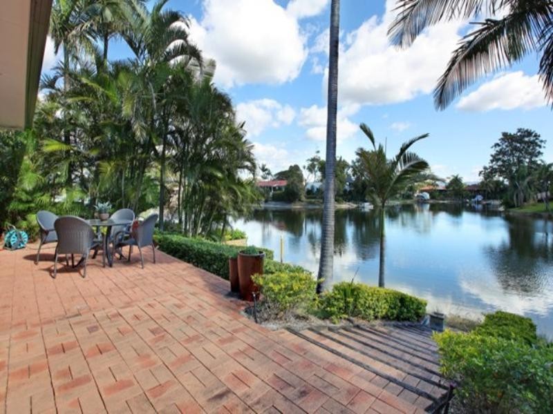 28 Welby Street, Broadbeach Waters QLD 4218